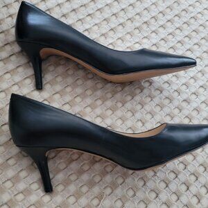 Nine West NWOT Size 9 Black heels Approx 2" to 2 1/2" heel